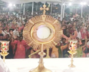 Fr Franklin D’Souza, Br T K George lead healing adoration at Harihar Basilica
